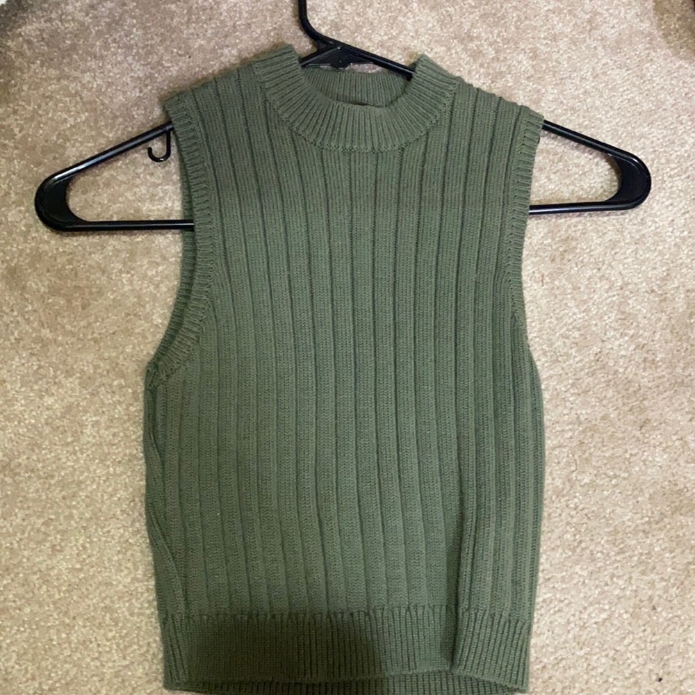 Forever 21 olive green size smal tank top, sweater material